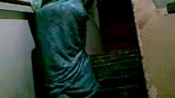 ಕ್ಷೌರದ ಕಂಟ್ ಹೊಂದಿರುವ ಬಿಸಿ ವಿಷಯವು ಅವಳ ಸ್ನ್ಯಾಚ್‌ನಲ್ಲಿ ಡಿಲ್ಡೊವನ್ನು ಪಡೆಯುತ್ತಿದೆ