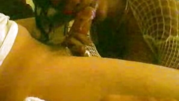 ದೈತ್ಯ ನೈಸರ್ಗಿಕ ಚೇಕಡಿ ಹಕ್ಕಿಯನ್ನು ಹೊಂದಿರುವ ಕಪ್ಪು ಮಹಿಳೆ ಕಮ್ ಶಾಟ್ ಪಡೆಯುತ್ತಿದ್ದಾಳೆ